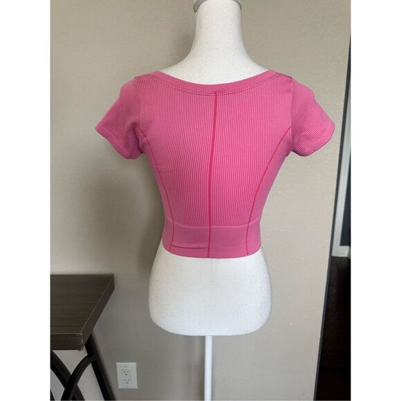 Aerie Pink Short Sleeve Compression Crop Top XS - Picture 2 of 4